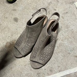 Women’s chunk heel